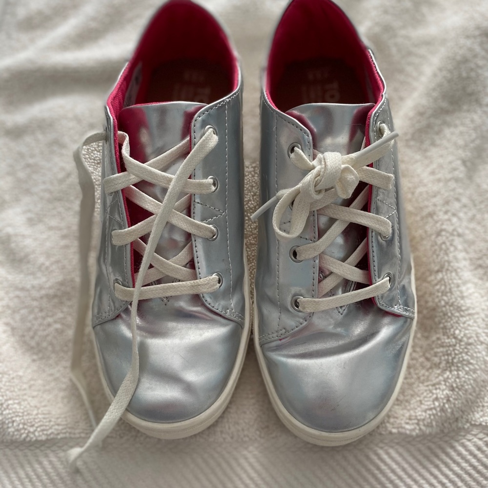 Girls TOMS size 2.5